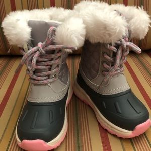 Carters sz 6 girls snow boots new pink/grey